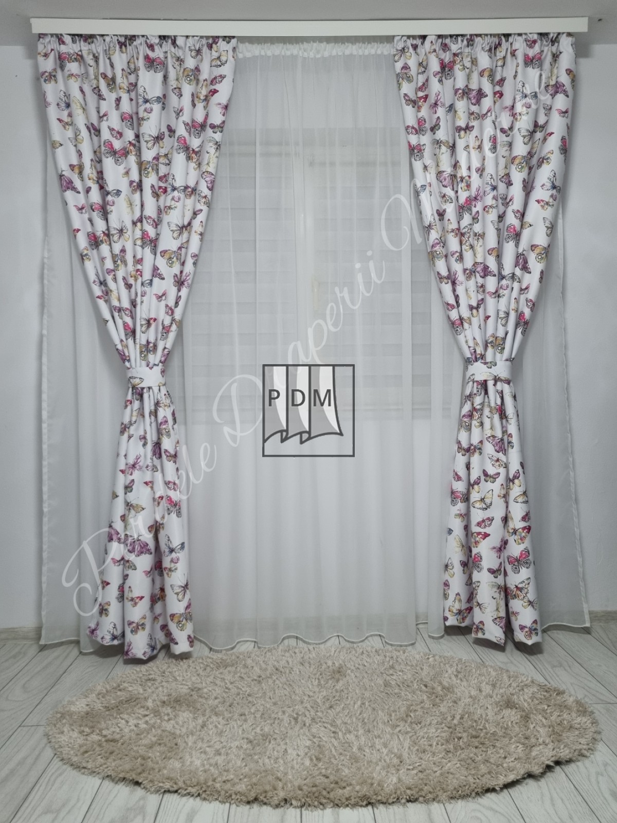 Draperie saten, fluturi roz imagine 3