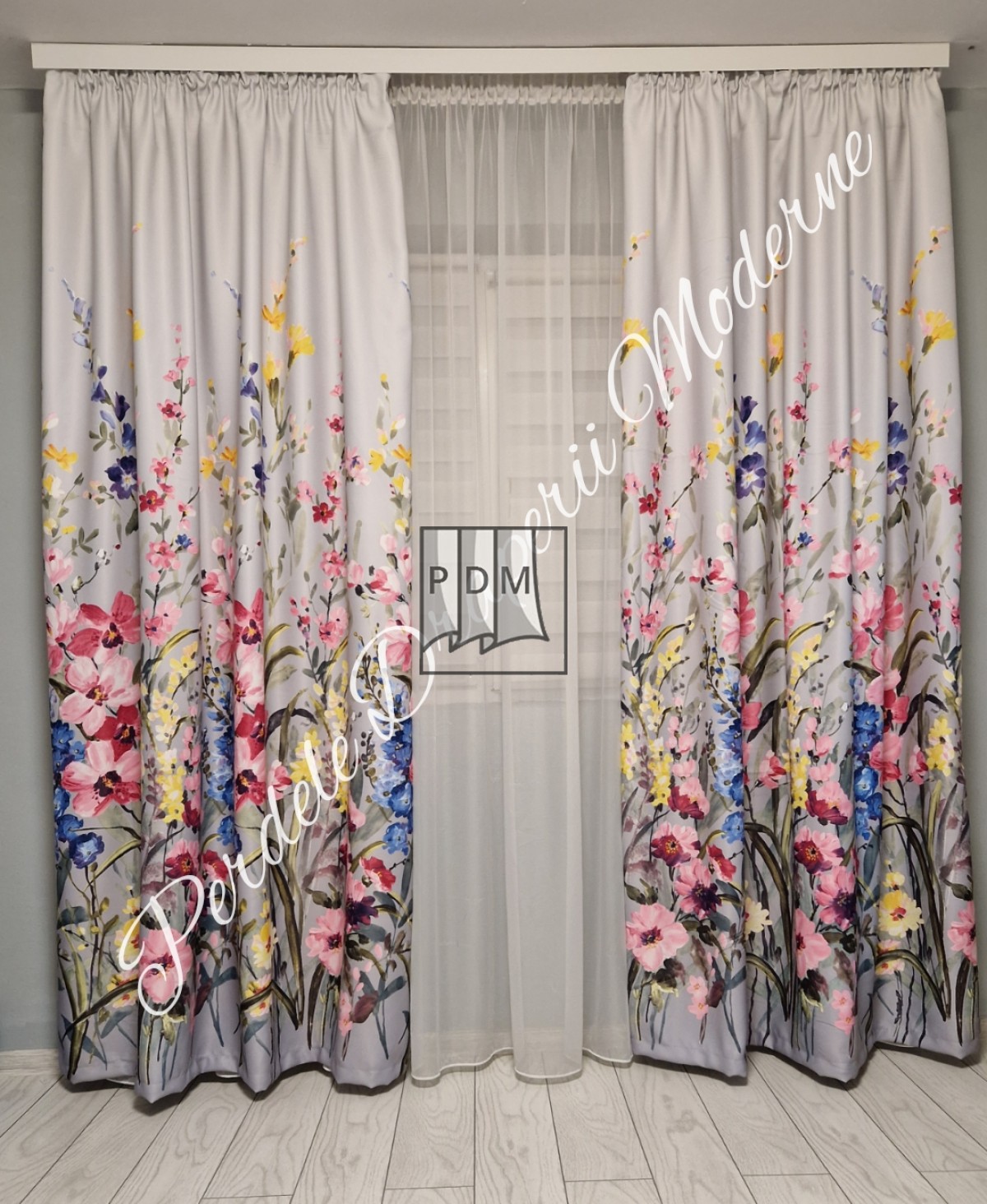 Draperie saten, model floral,roz imagine 1