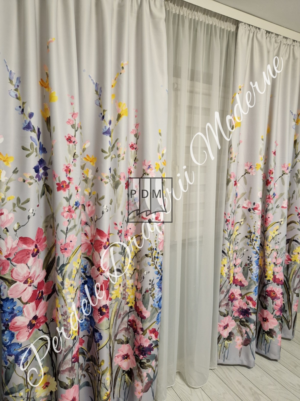 Draperie saten, model floral,roz imagine 3