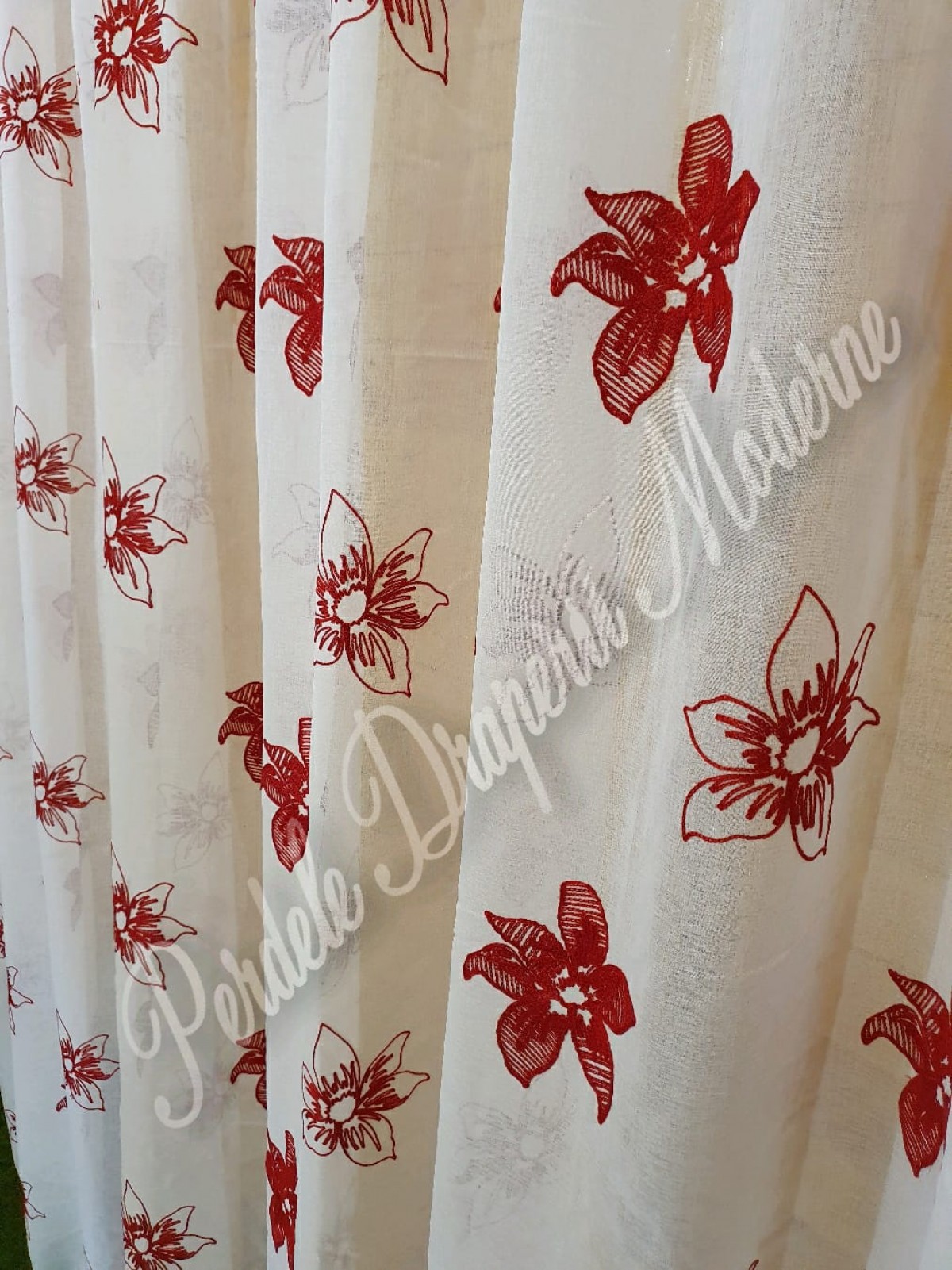 Perdea in,model floral,rosu imagine 2