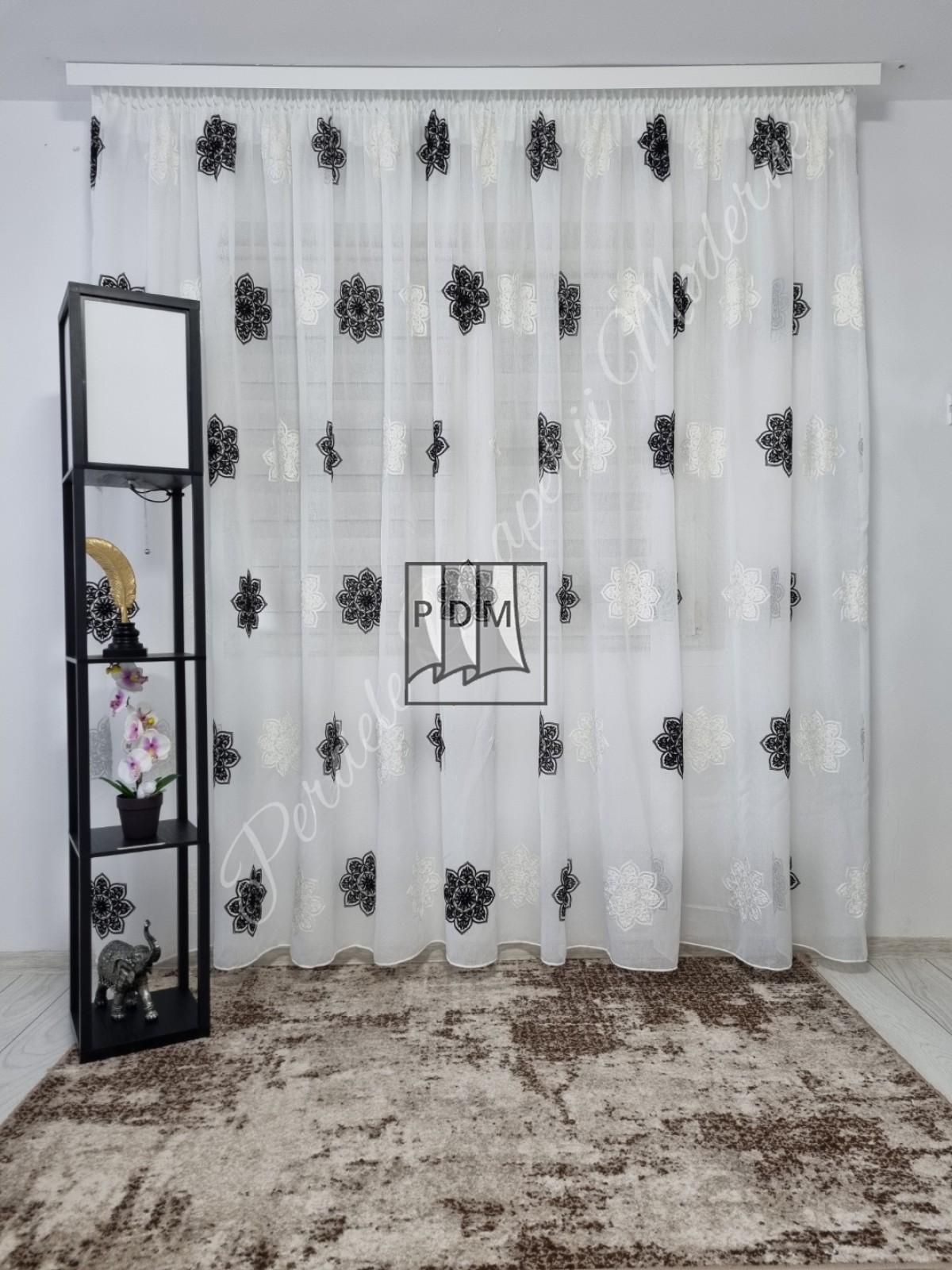 Perdea in,stele mari alb/negru imagine 1