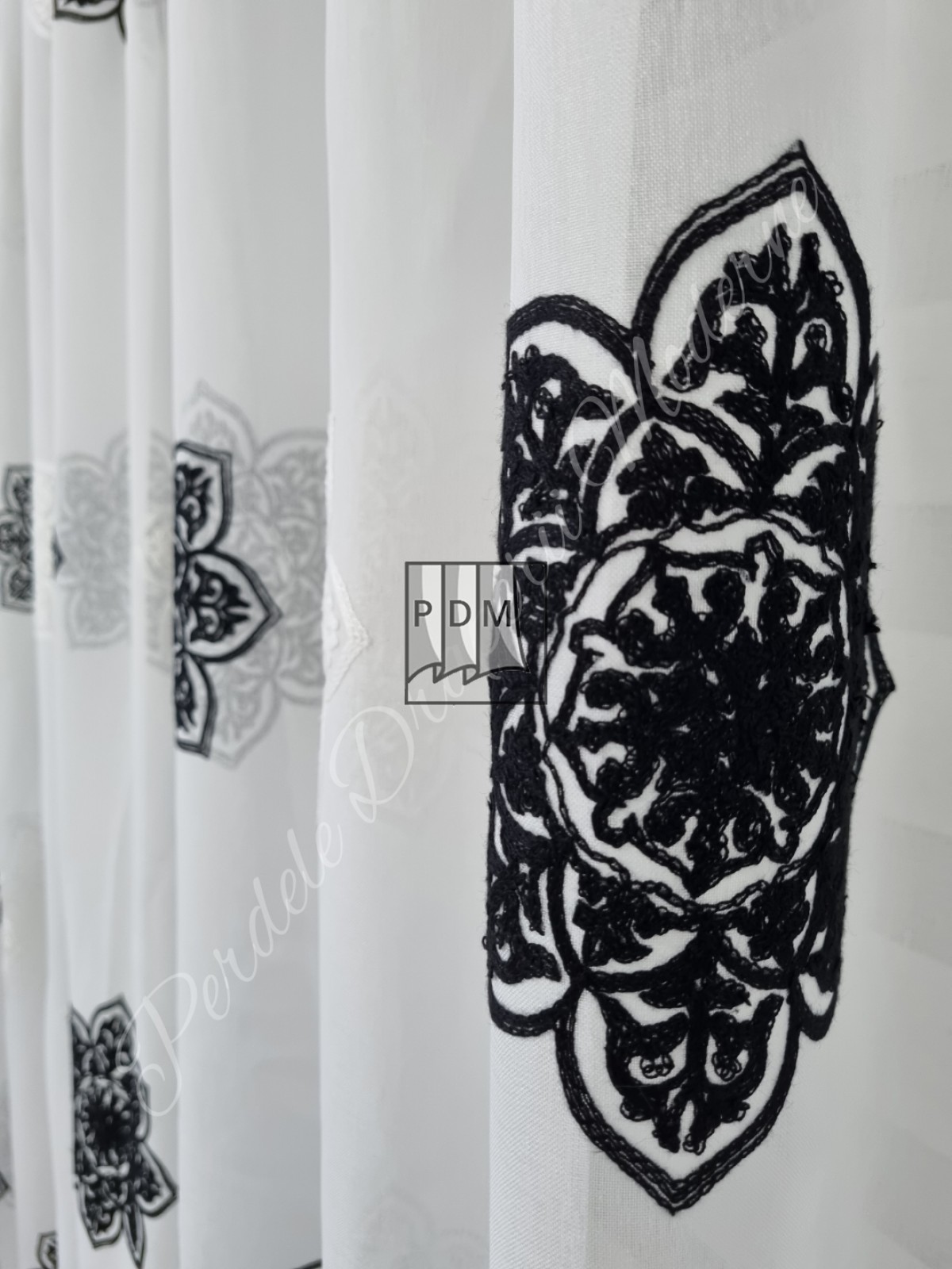 Perdea in,stele mari alb/negru imagine 3