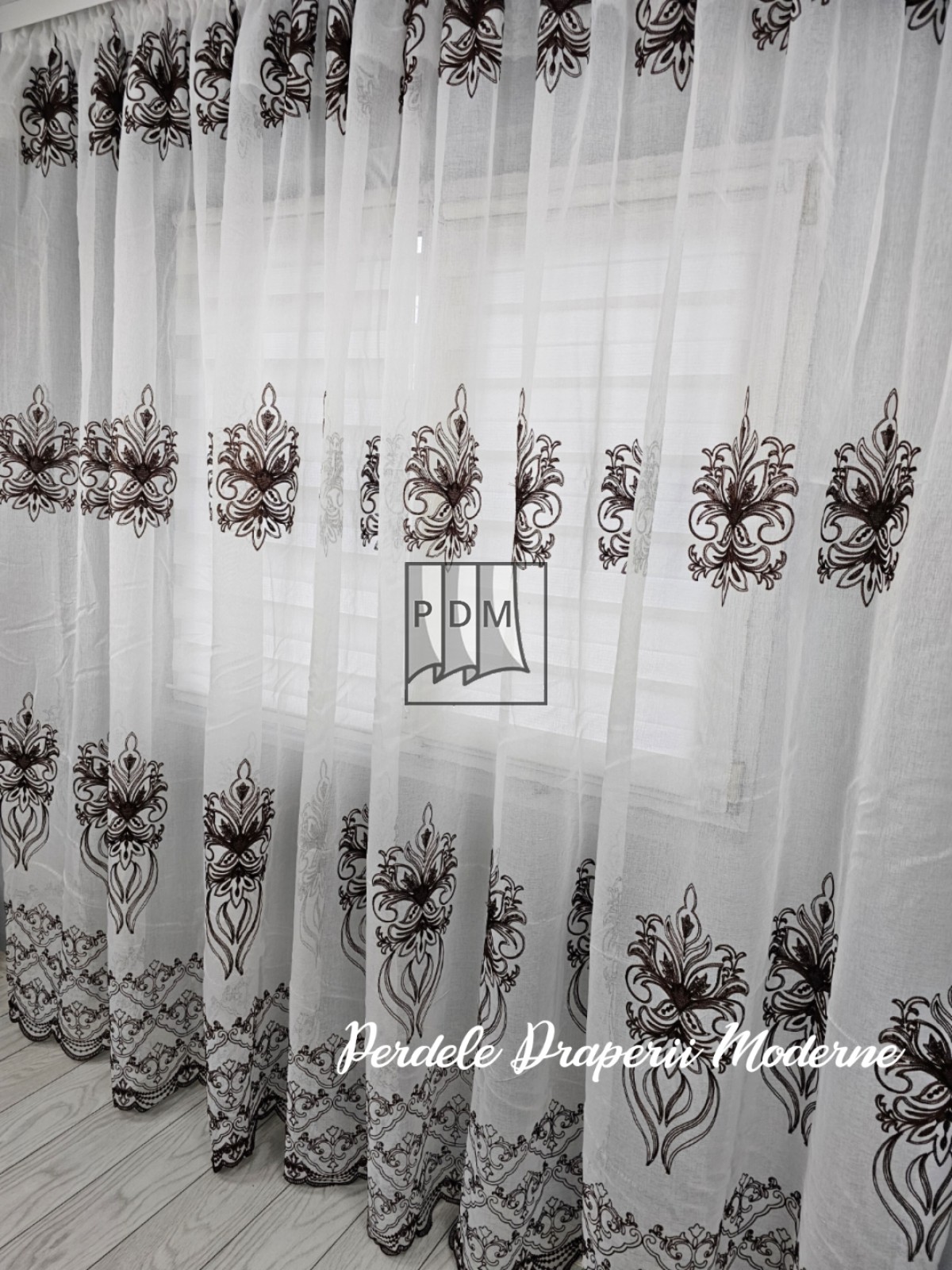 Perdea tip in,broderie maro imagine 2