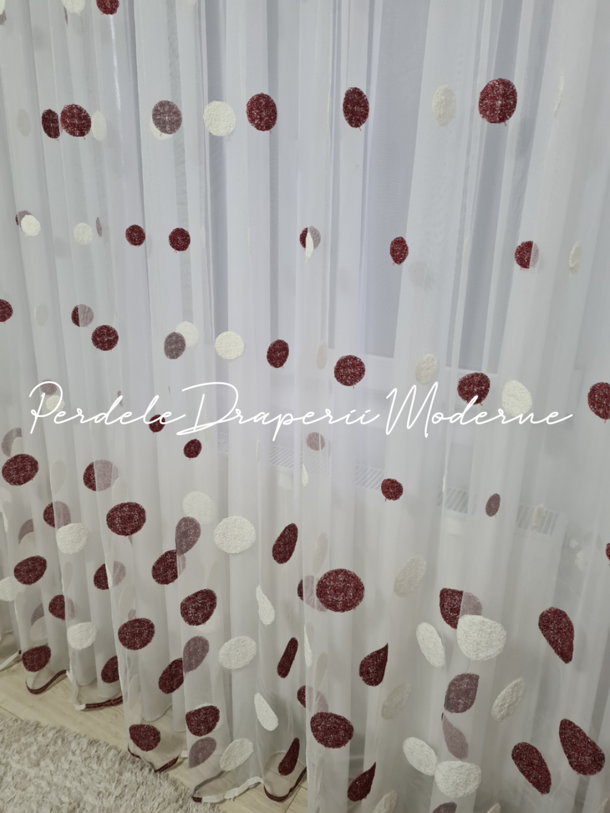 Perdea tulle brodat,buline alb-grena imagine 2