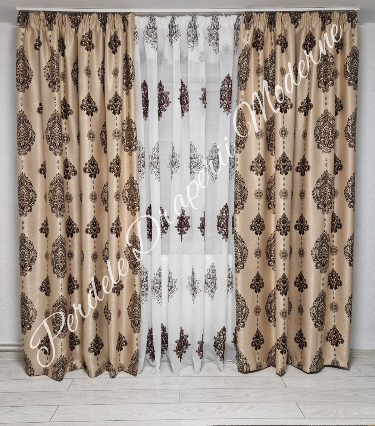 Set baroc maro, Viniola imagine 3
