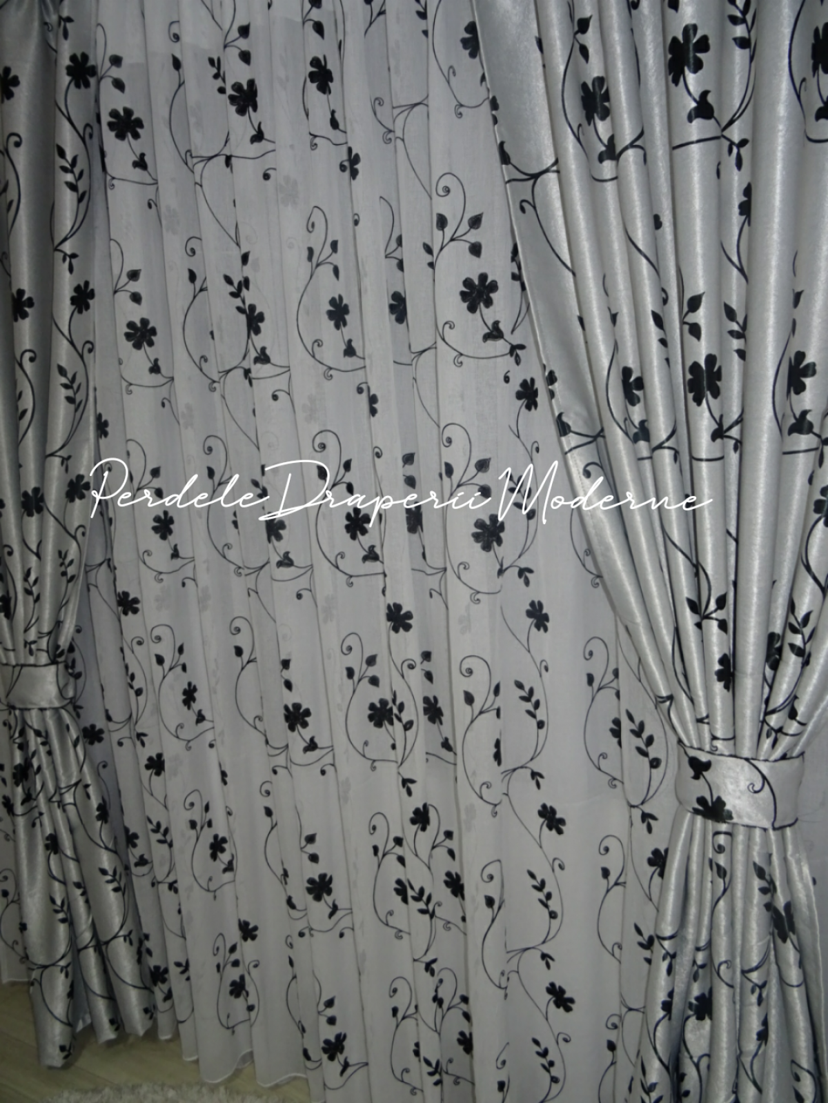 Set floricica neagra imagine 2