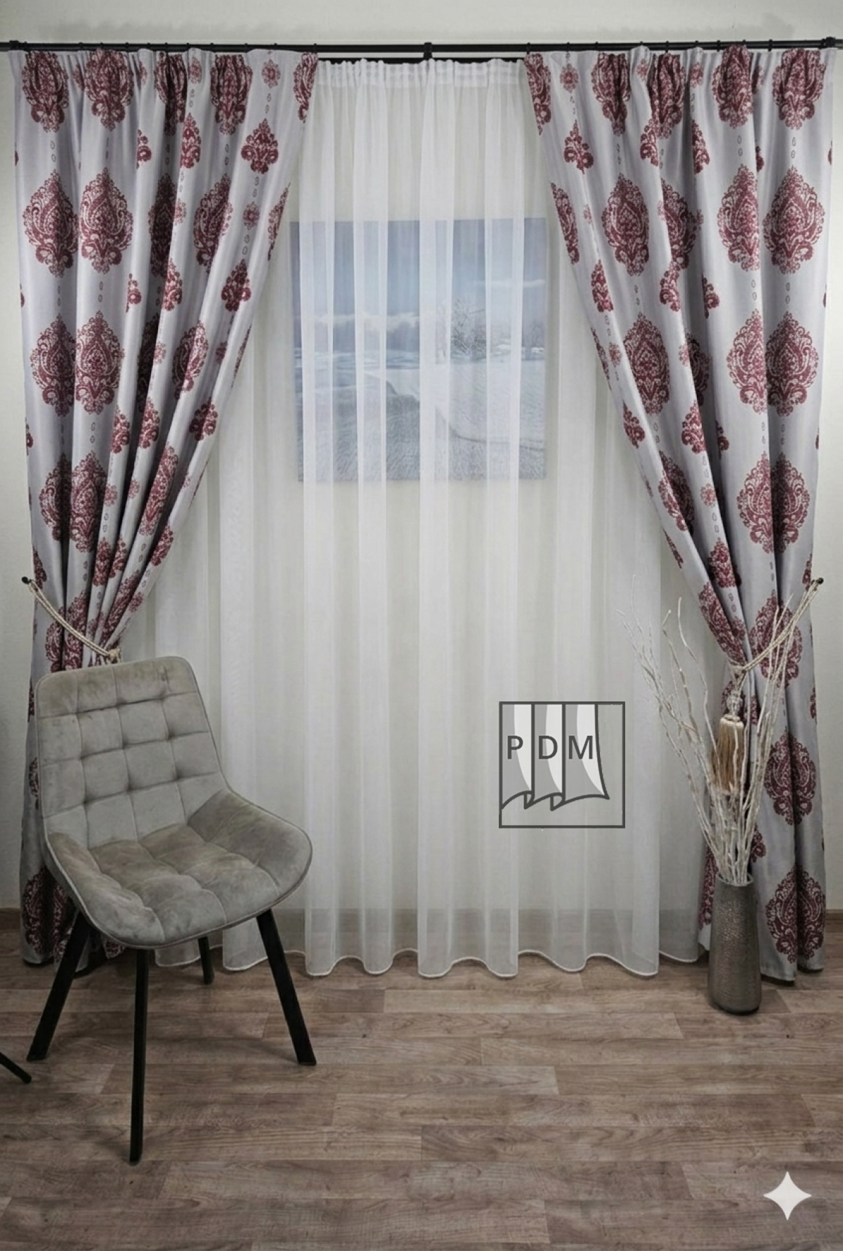 poze Draperie blackout, cu două fețe, fond gri, model tip baroc rosu-grena