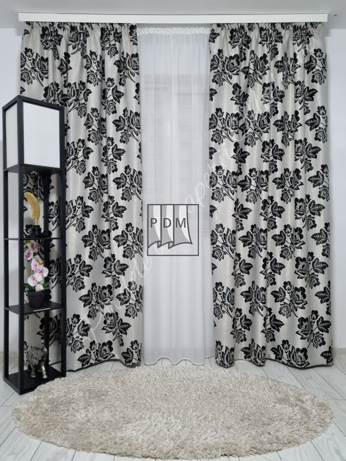 poze Draperie Blackout gri,trandafiri negri