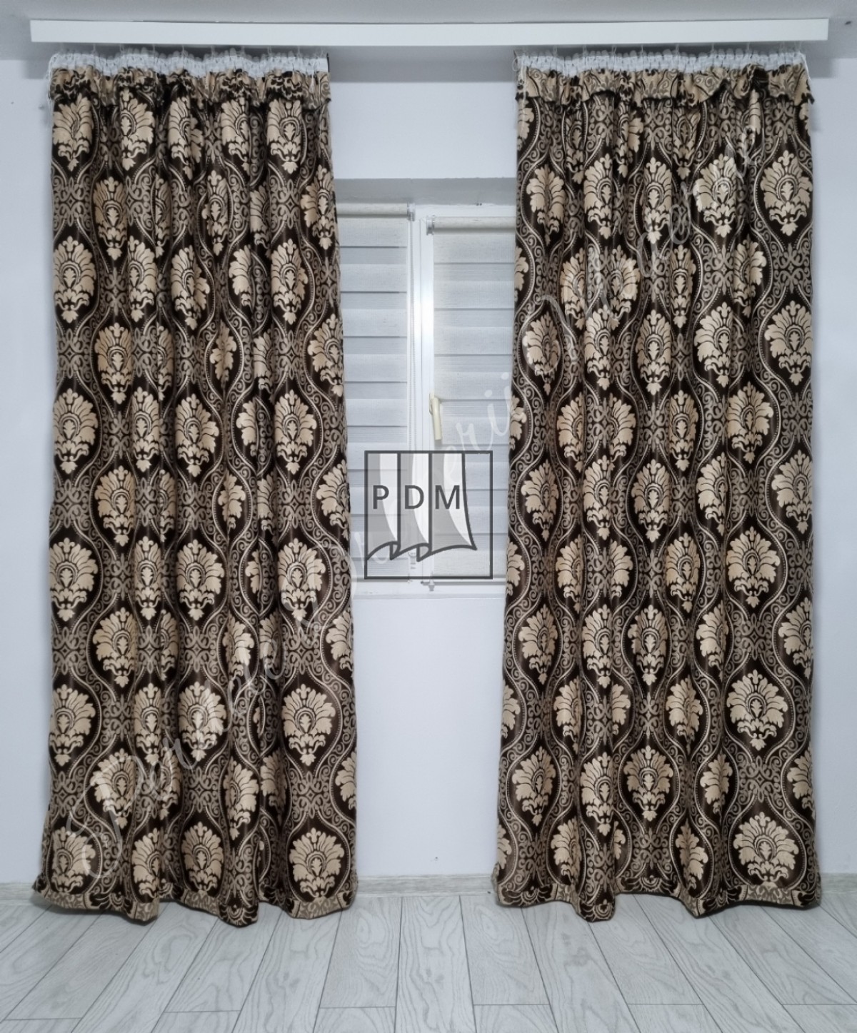 poze Draperie Blackout,model baroc,maro