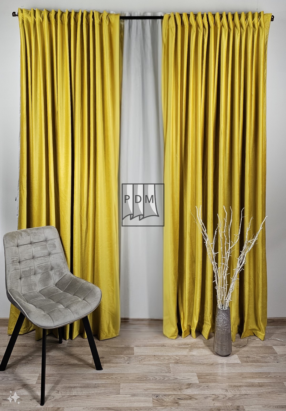 poze Draperie catifea galben