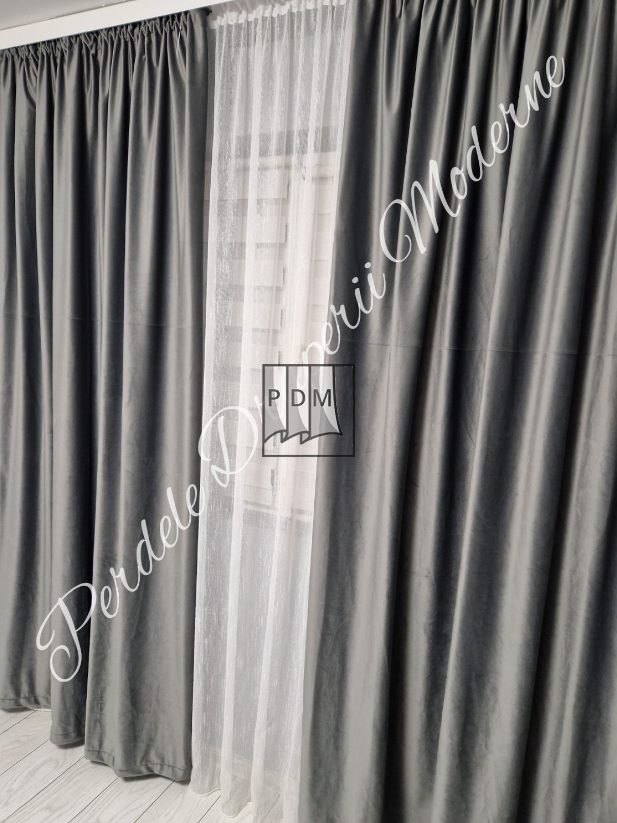 Draperie catifea gri imagine 2