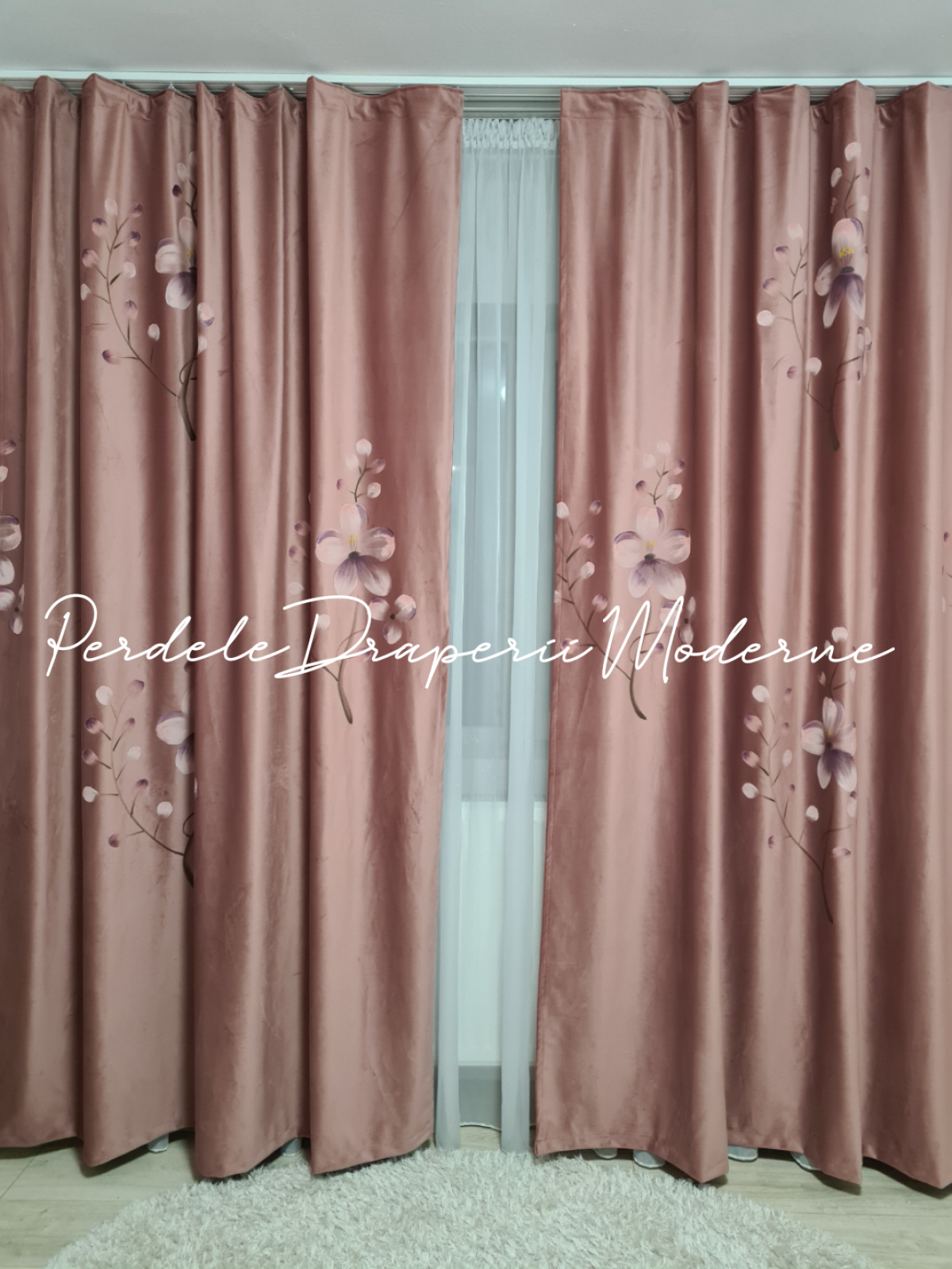 poze Draperie catifea pictată,roz pudră