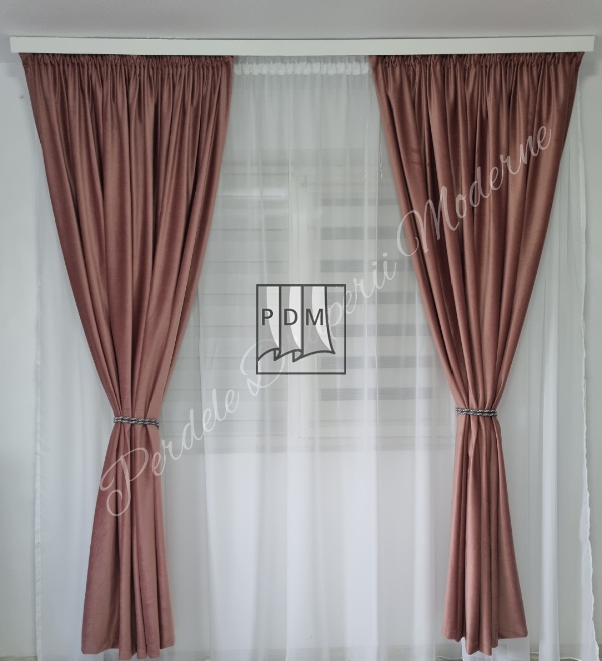 Draperie catifea roz imagine 2