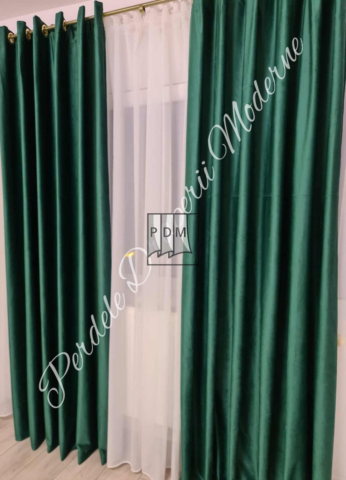 Draperie catifea verde smarald imagine 2