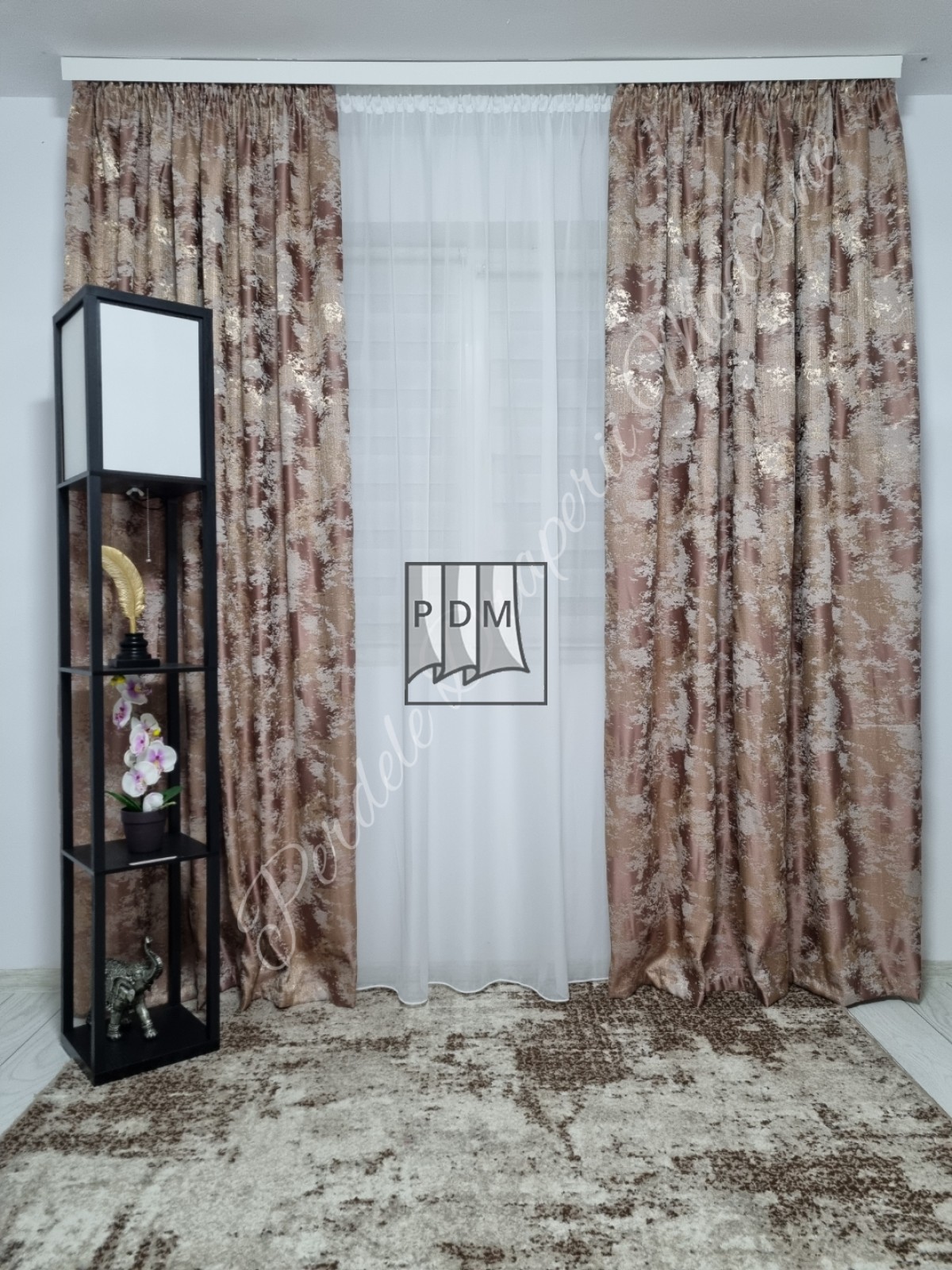 poze Draperie saten, degrade roz pal