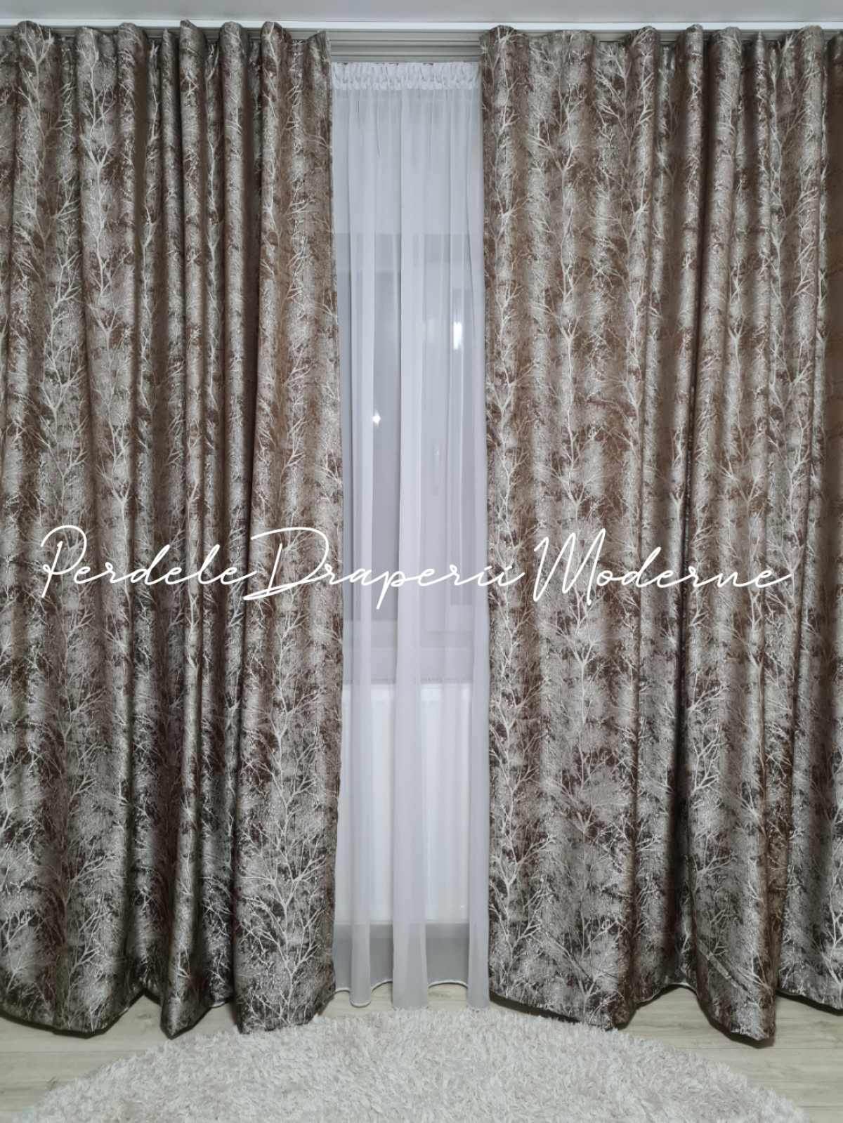 poze Draperie saten,maro,crenguțe bej