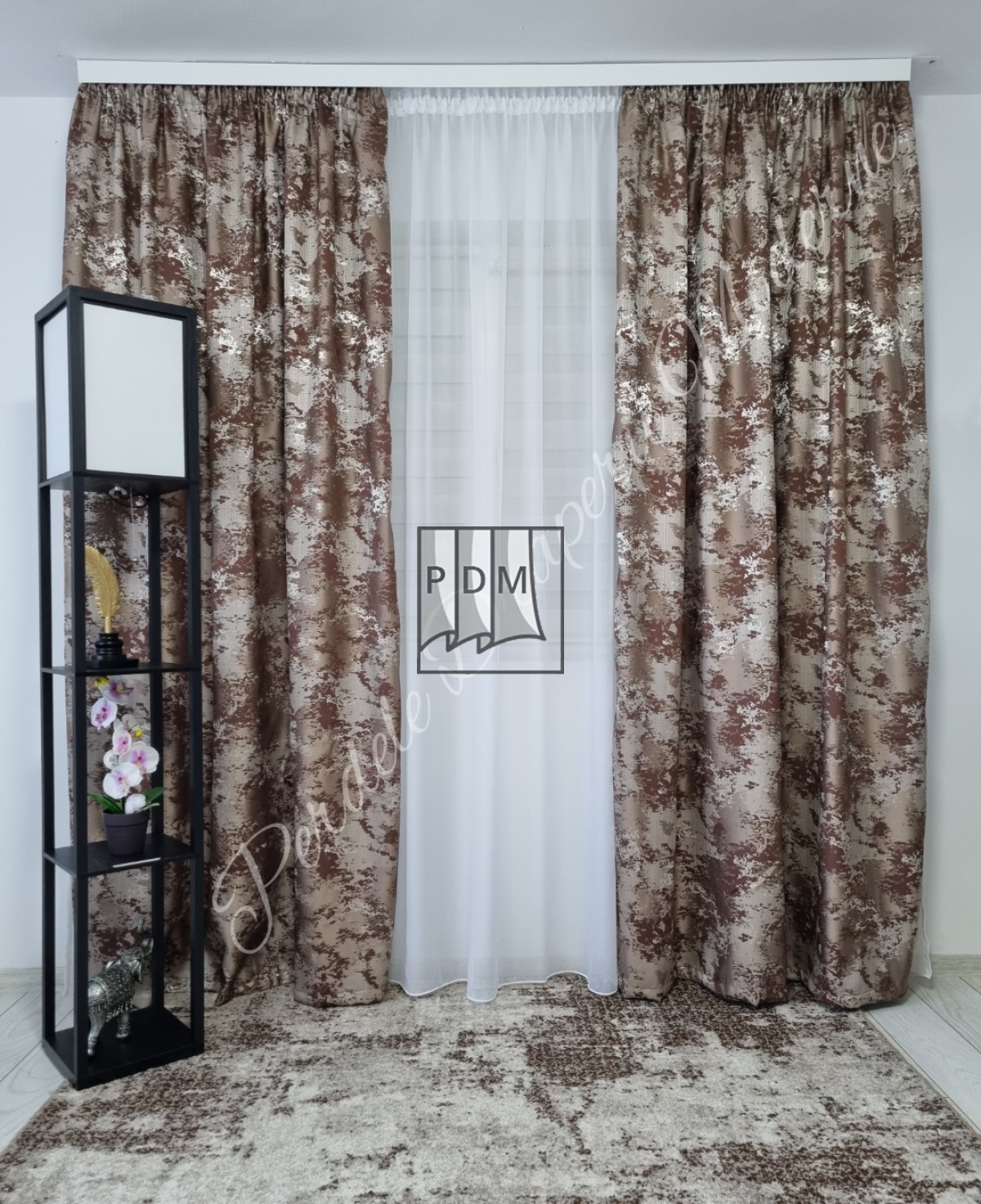 poze Draperie saten,maro degrade