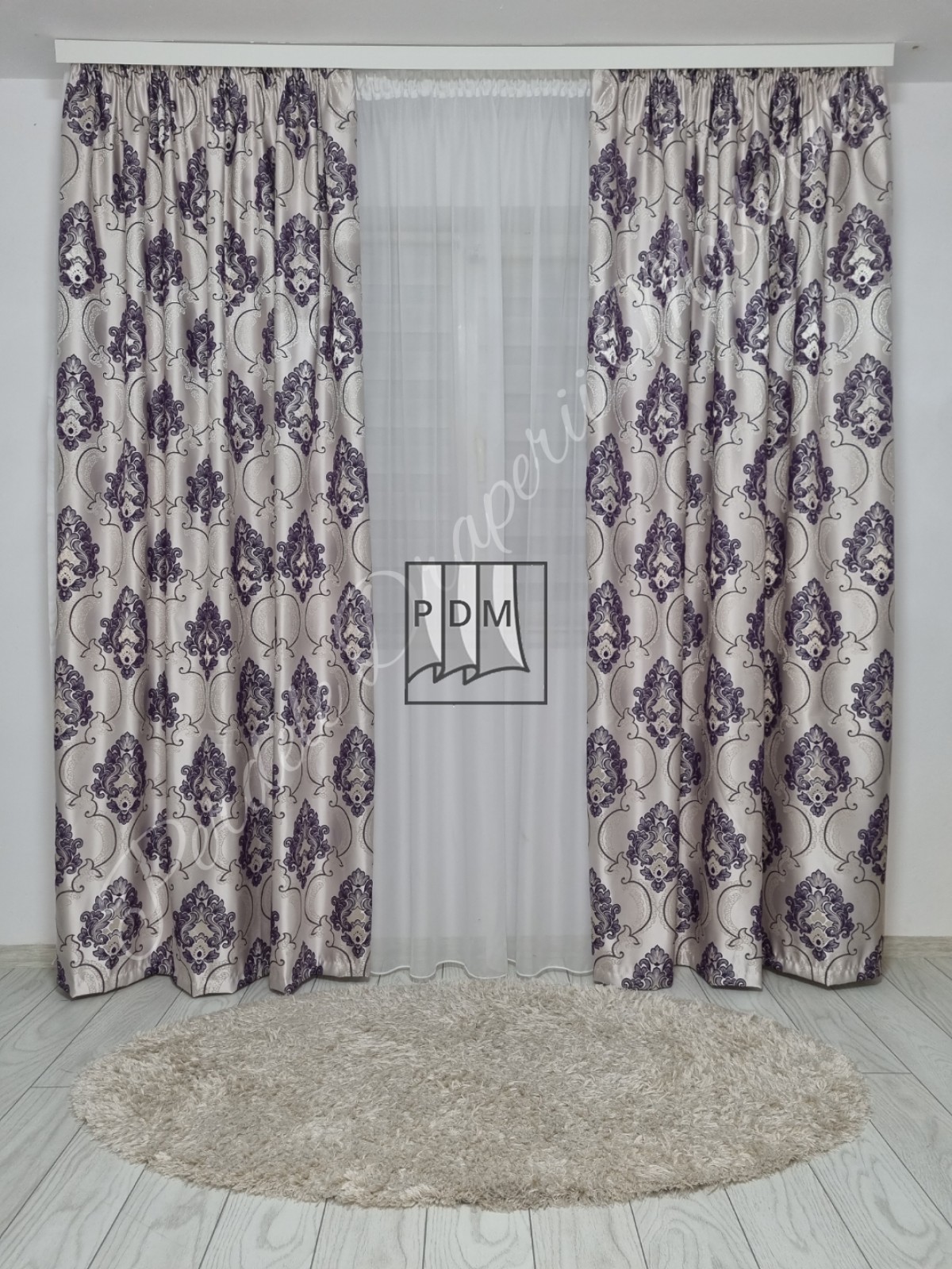 poze Draperie saten,model baroc,mov