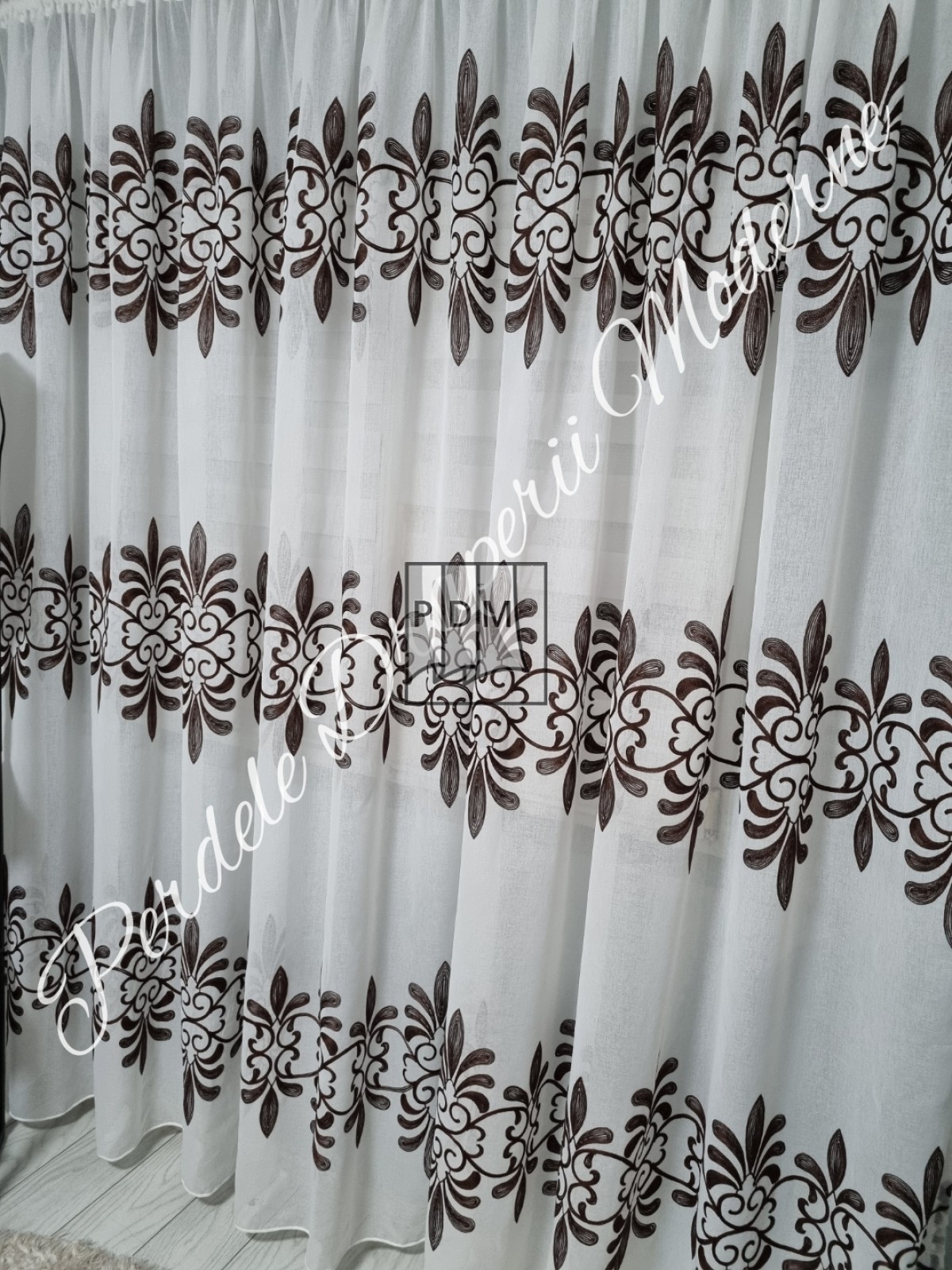 Perdea in,broderie maro imagine 2