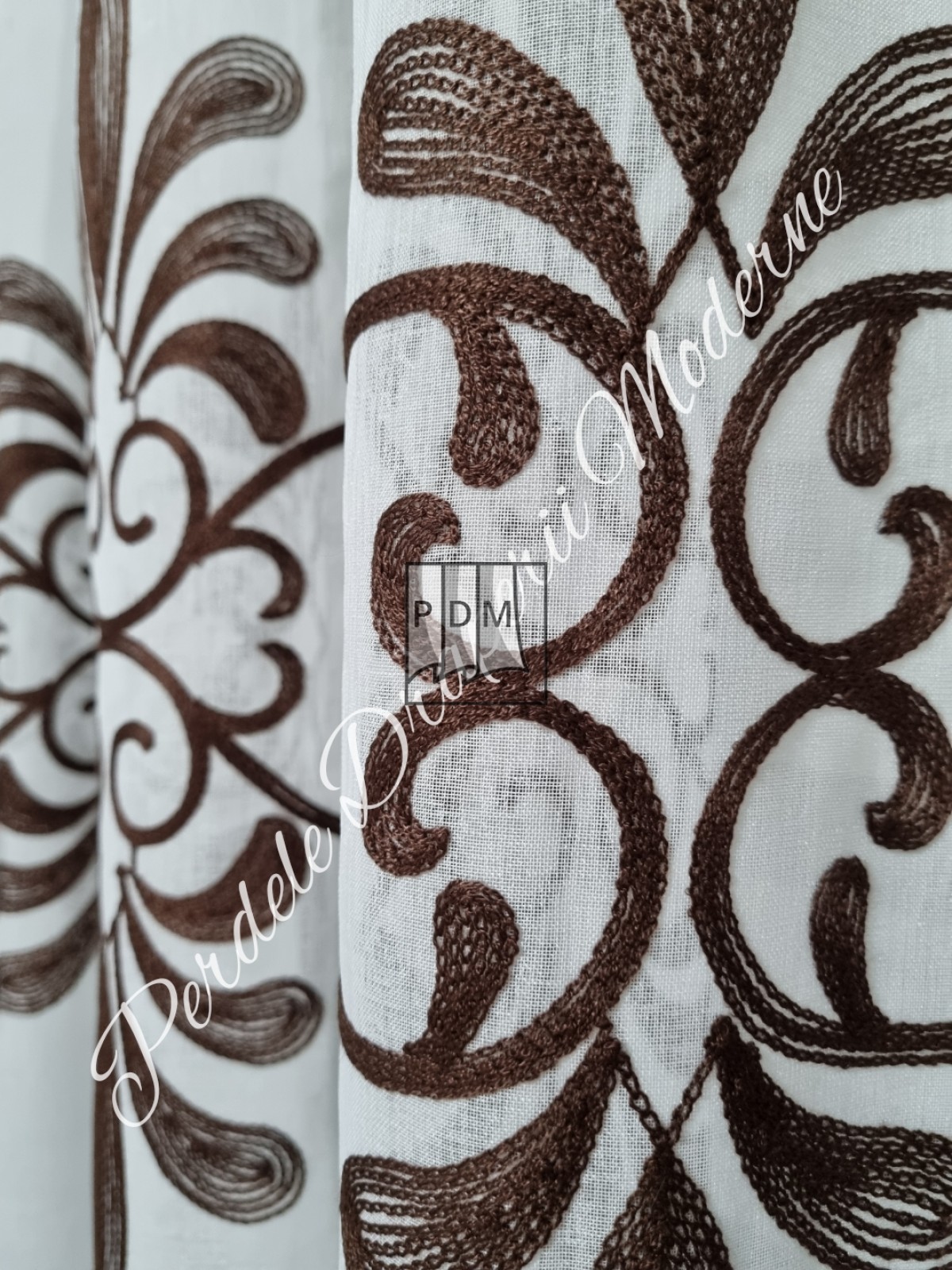 Perdea in,broderie maro imagine 3     