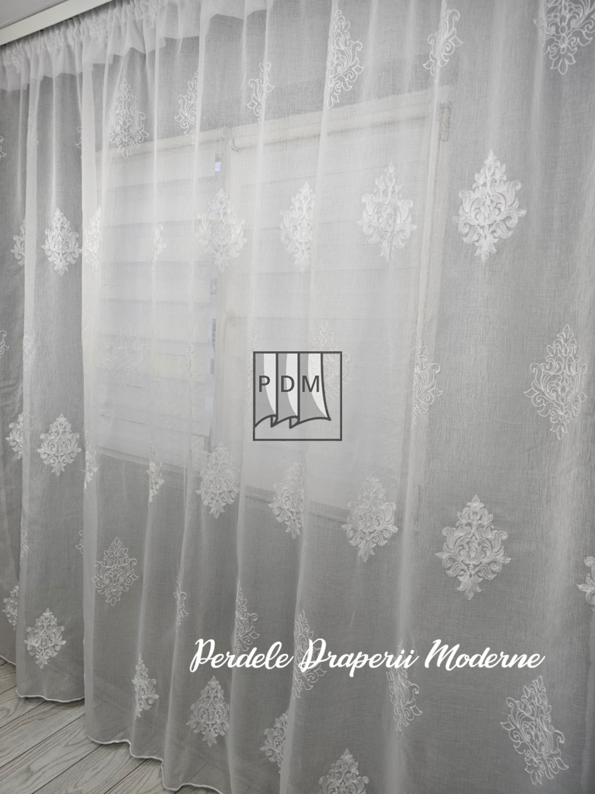 Perdea tip in, alb imagine 2