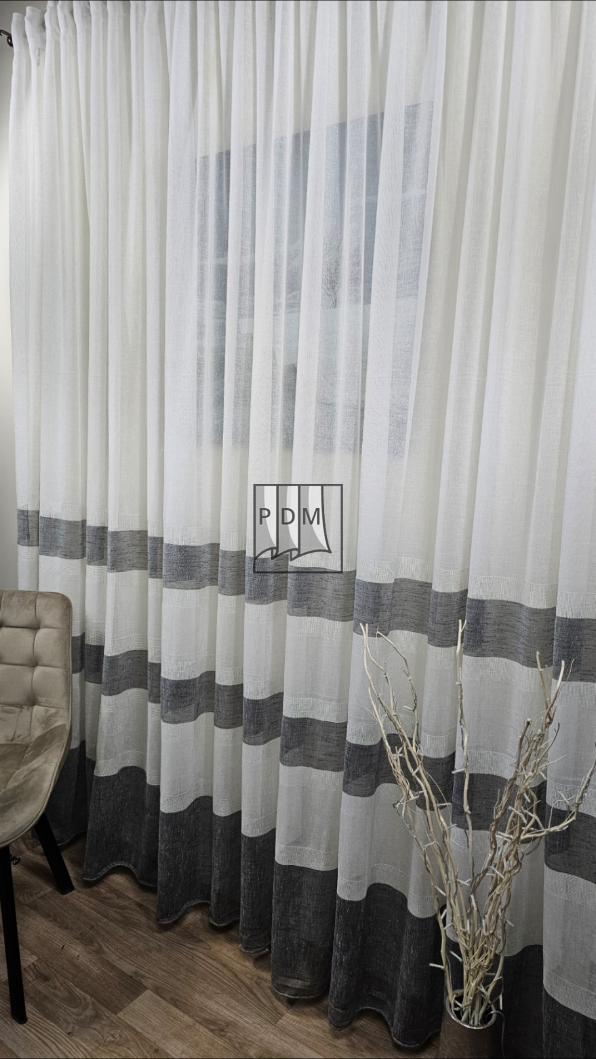 Perdea tip in borangic, alb, bordura maro, model perforat imagine 2