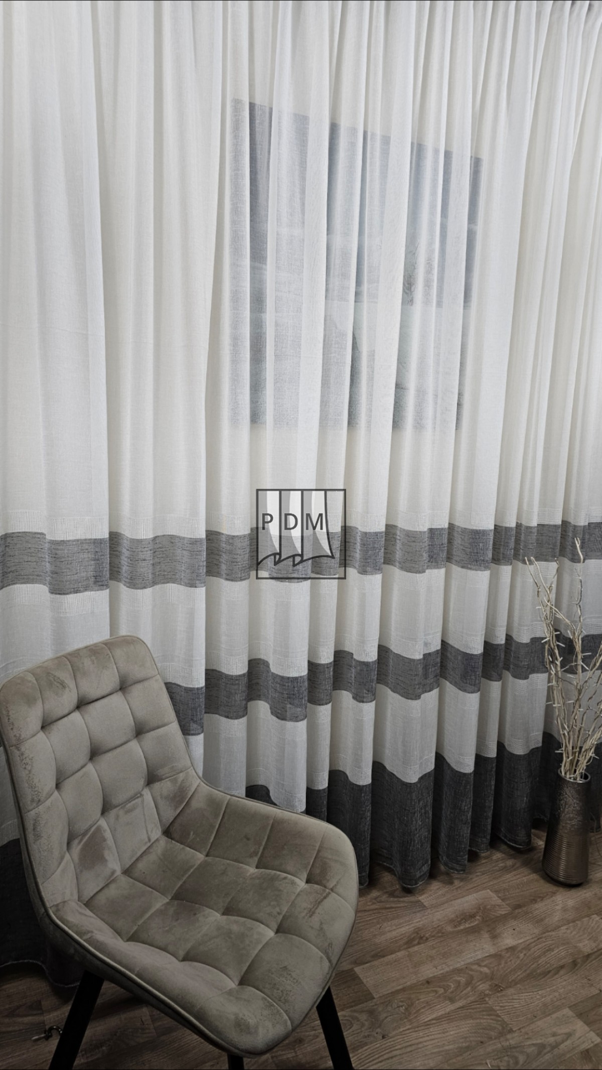 Perdea tip in borangic, alb, bordura maro, model perforat imagine 3     