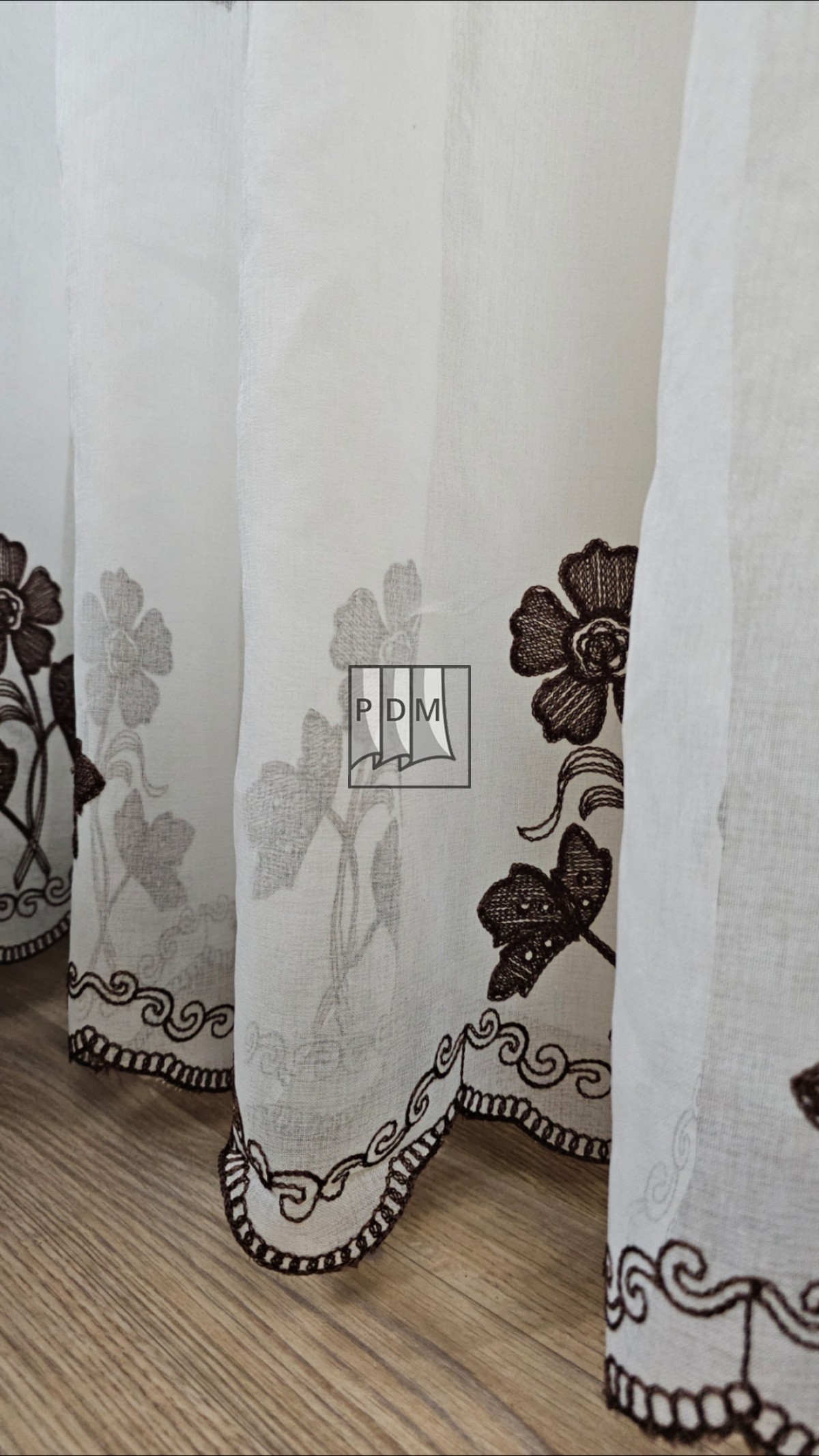 Perdea tip in brodat ivory, model floral maro imagine 4