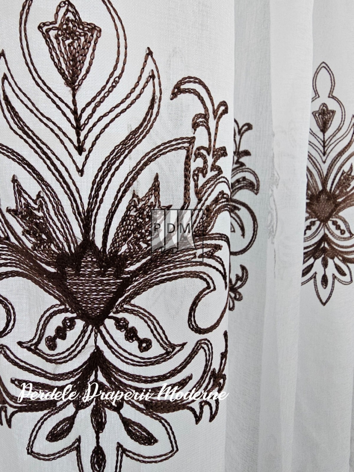Perdea tip in,broderie maro imagine 4