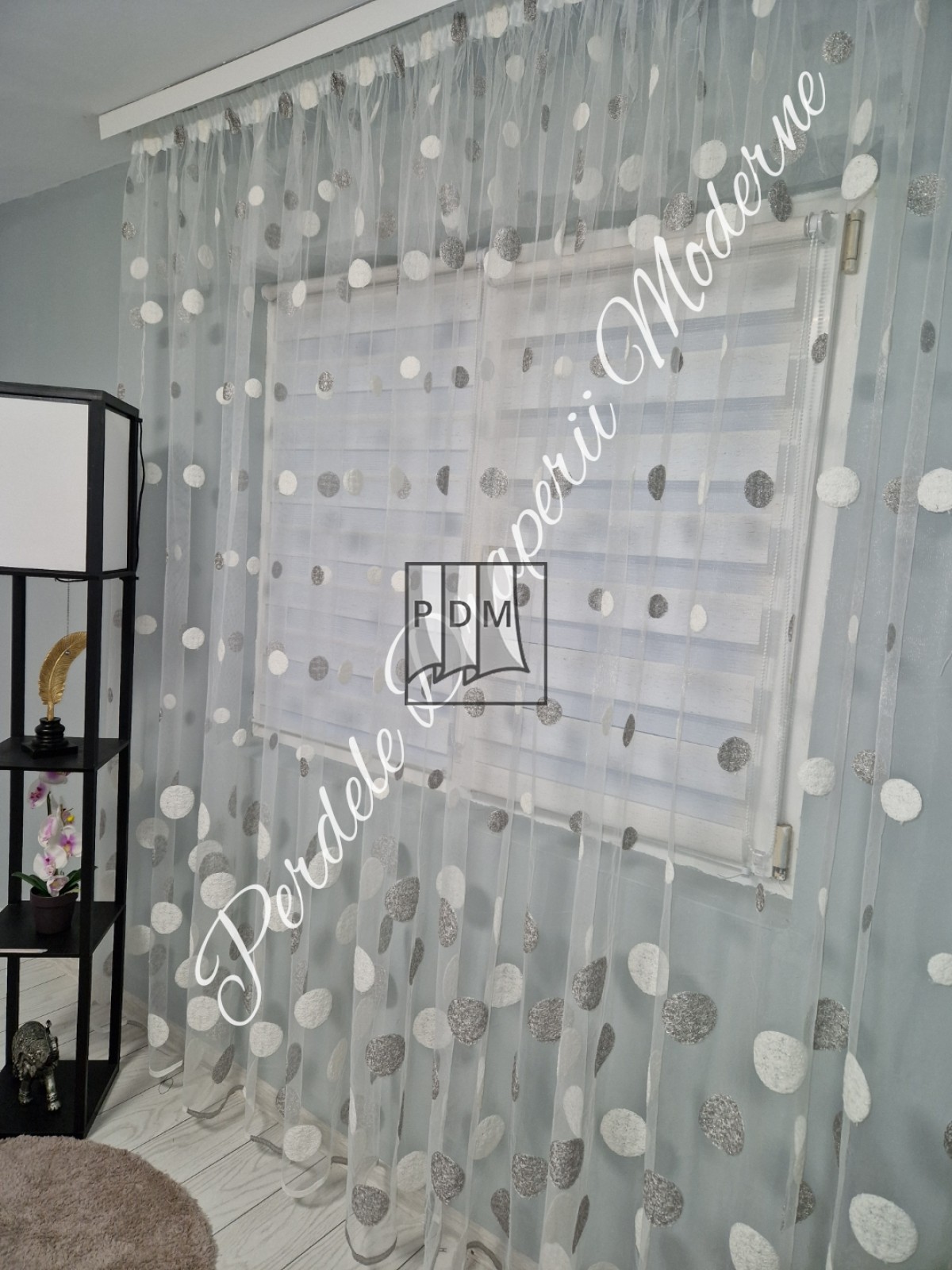 Perdea tulle, buline gri imagine 2