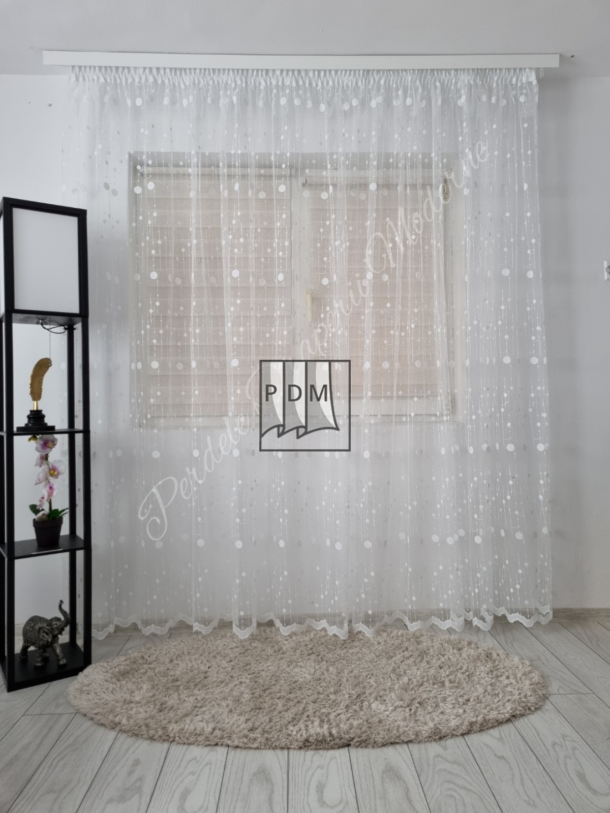poze Perdea tulle brodat alb,bulinute
