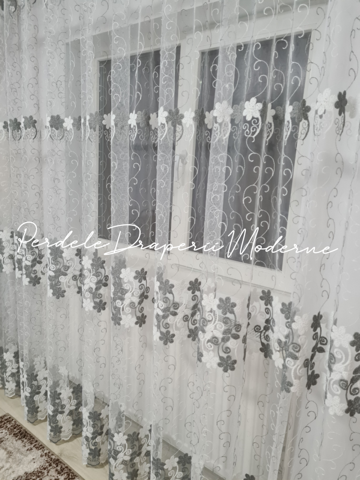 Perdea tulle brodat,alb/floricele gri imagine 2