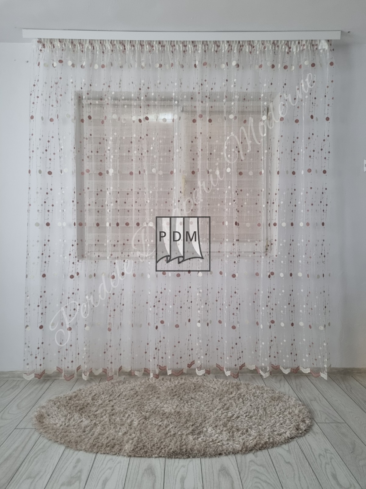poze Perdea tulle brodat,bulinute roz