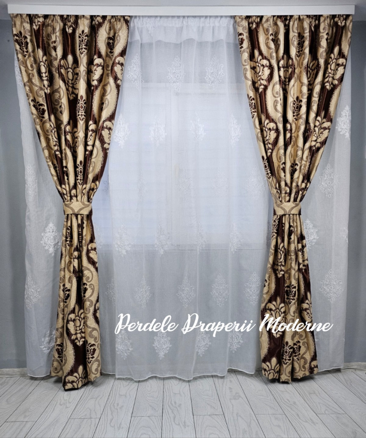 poze Set baroc maro/alb