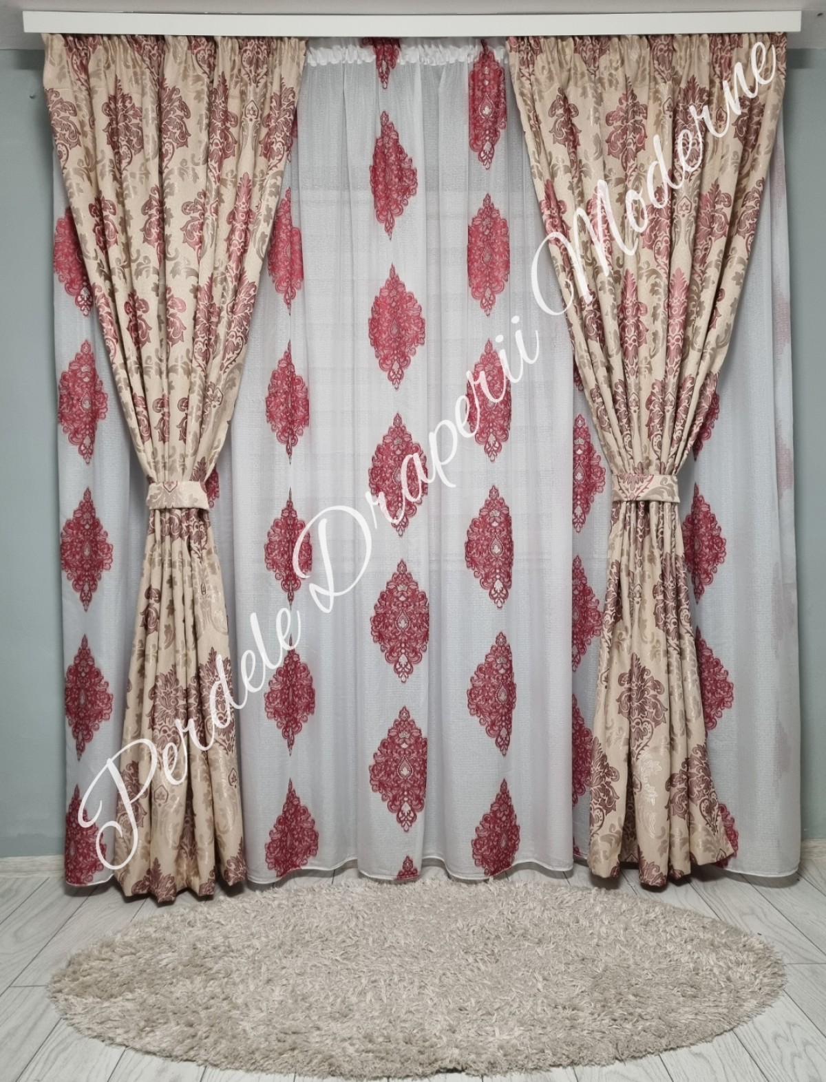 poze Set baroc rosu in
